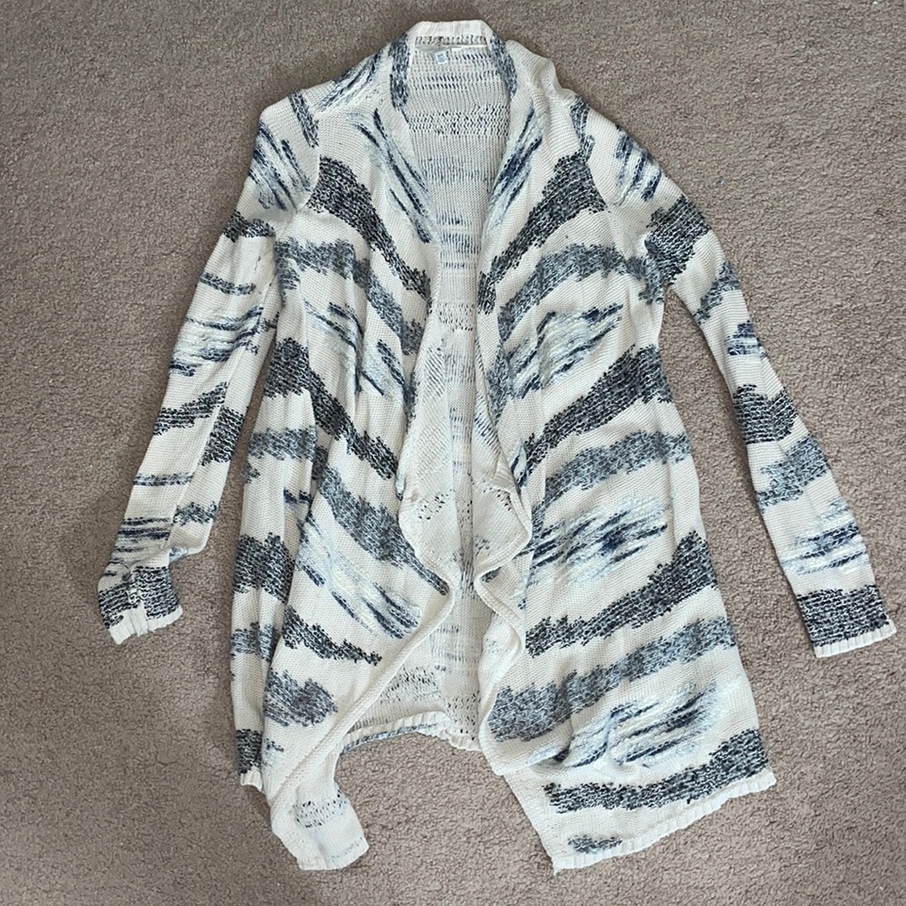 Medium cream and blue Lucky Brand sweater